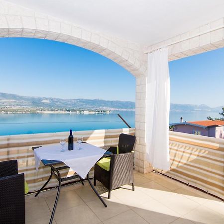Holidays Apartments Slanada With Terrace And Sea View, Near The Beach & Town Trogir, Free Parking, Quiet Place On Peninsula Ciovo Екстериор снимка