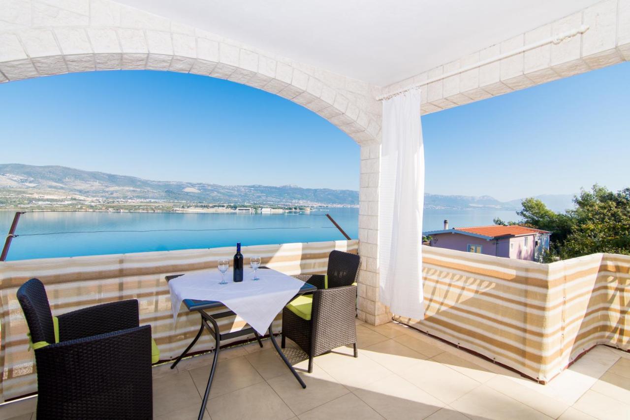 Holidays Apartments Slanada With Terrace And Sea View, Near The Beach & Town Trogir, Free Parking, Quiet Place On Peninsula Ciovo Екстериор снимка