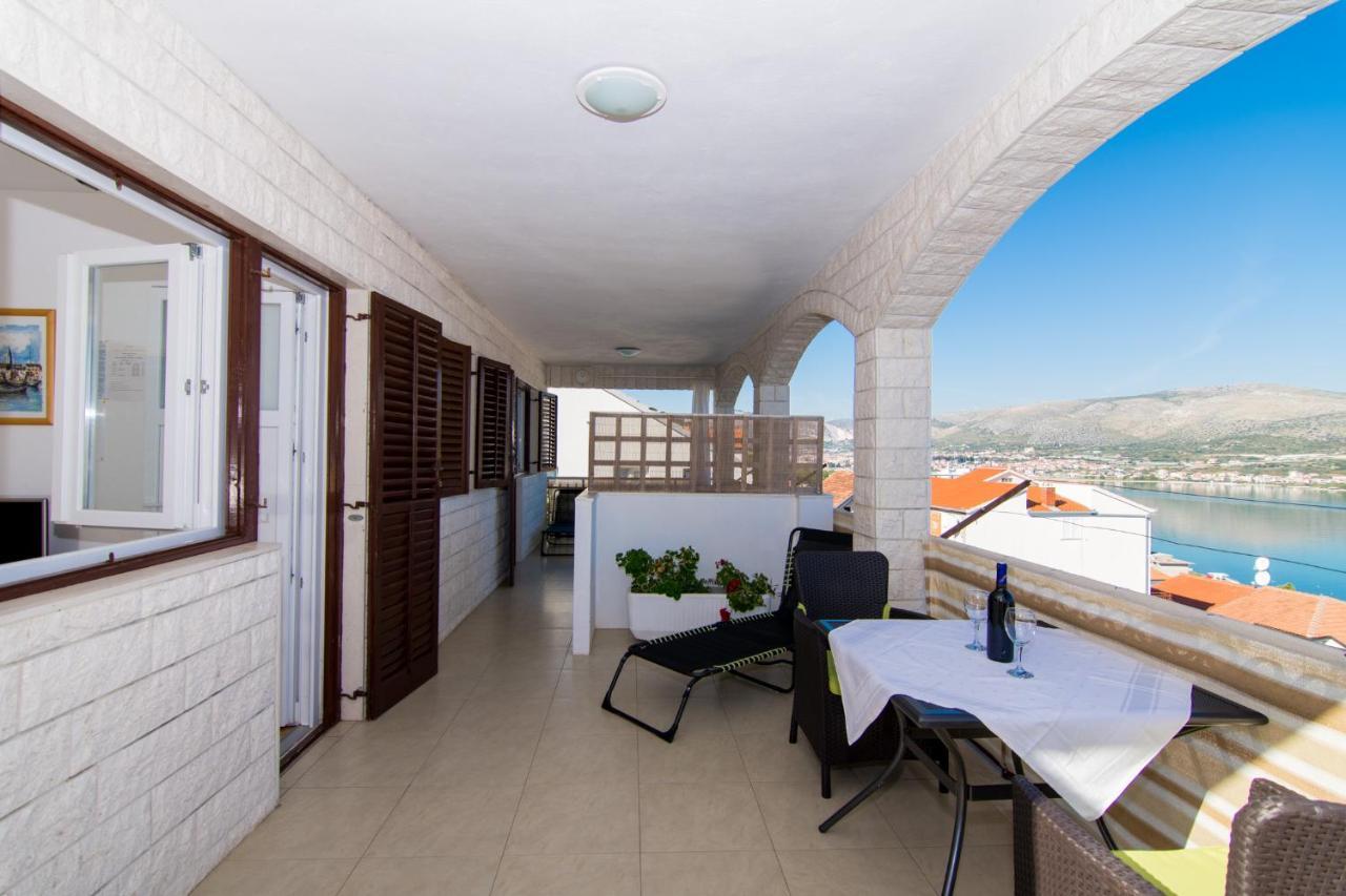 Holidays Apartments Slanada With Terrace And Sea View, Near The Beach & Town Trogir, Free Parking, Quiet Place On Peninsula Ciovo Екстериор снимка