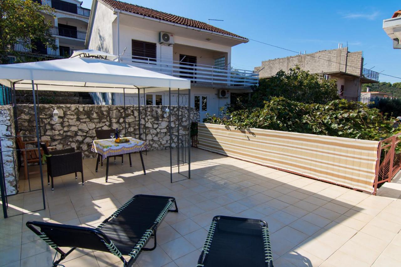 Holidays Apartments Slanada With Terrace And Sea View, Near The Beach & Town Trogir, Free Parking, Quiet Place On Peninsula Ciovo Екстериор снимка