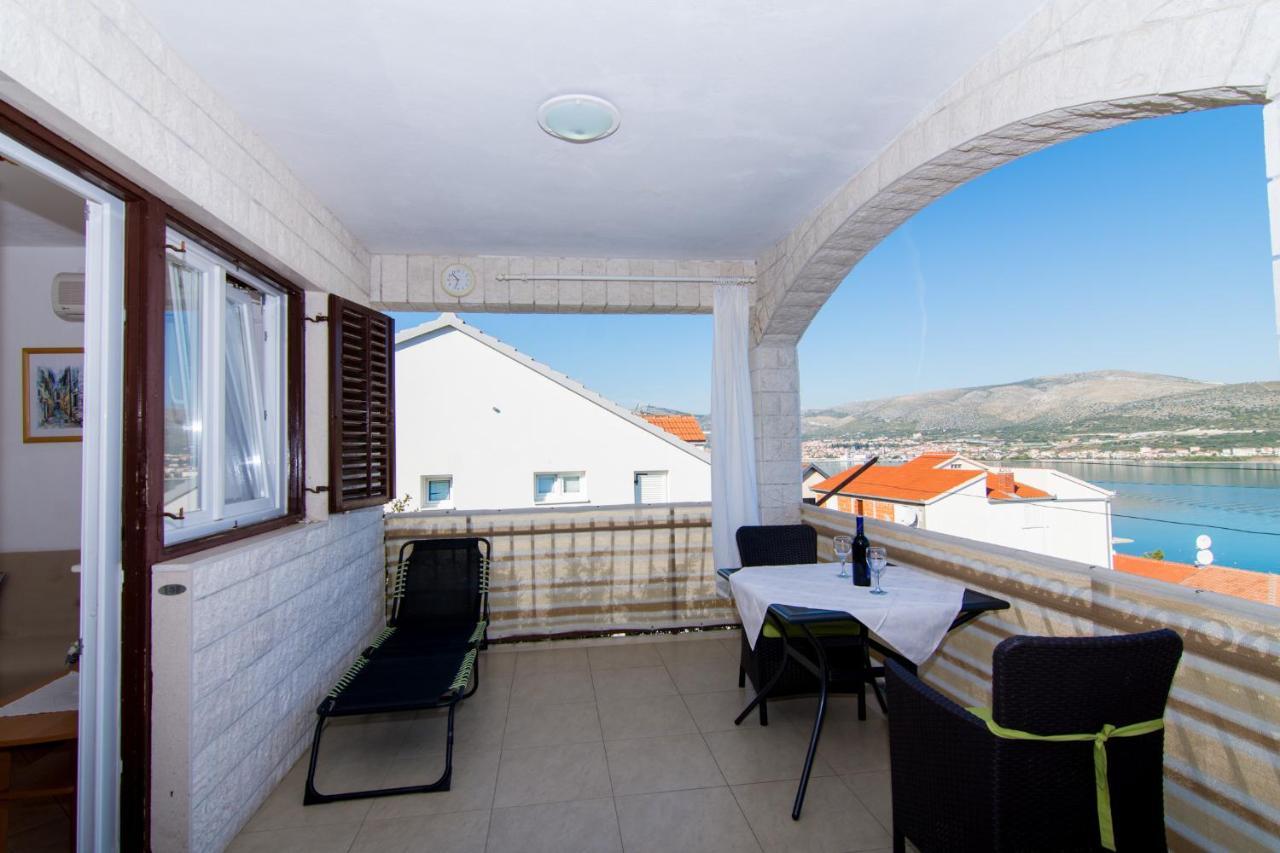 Holidays Apartments Slanada With Terrace And Sea View, Near The Beach & Town Trogir, Free Parking, Quiet Place On Peninsula Ciovo Екстериор снимка