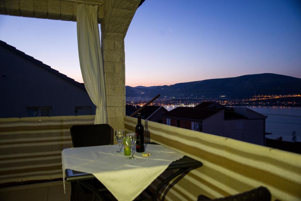 Holidays Apartments Slanada With Terrace And Sea View, Near The Beach & Town Trogir, Free Parking, Quiet Place On Peninsula Ciovo Екстериор снимка
