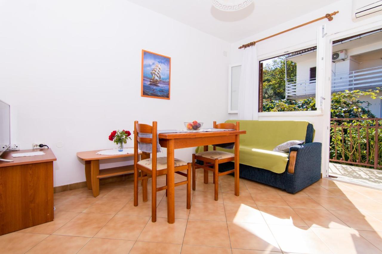 Holidays Apartments Slanada With Terrace And Sea View, Near The Beach & Town Trogir, Free Parking, Quiet Place On Peninsula Ciovo Екстериор снимка